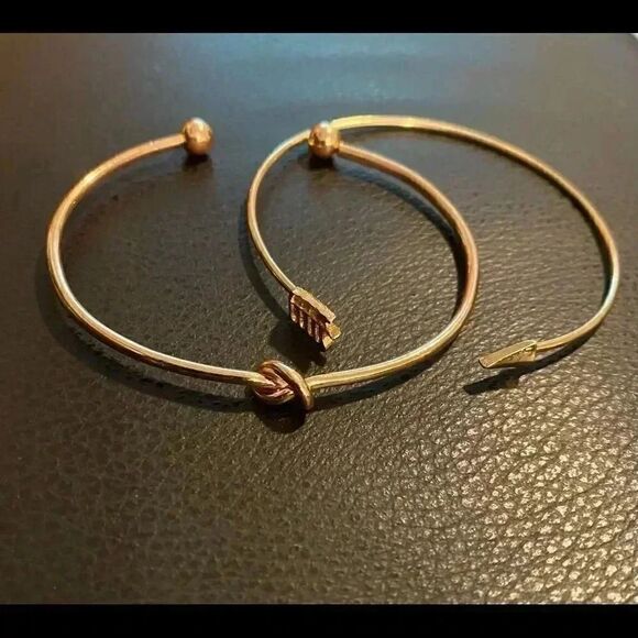 SALE* Gold Double layer arrow and knot bracelets - Picture 2 of 5